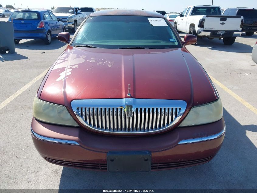 2003 Lincoln Town Car Executive VIN: 1LNHM81W83Y670986 Lot: 43500551
