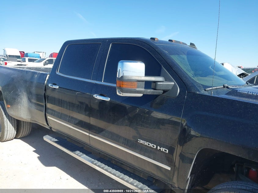 1GC4K0EY1HF119792 2017 CHEVROLET SILVERADO photo no. 2