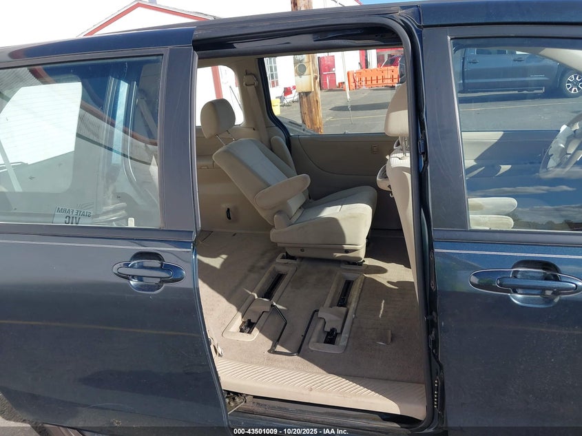 2005 Mazda Mpv Lx-Sv VIN: JM3LW28A250555311 Lot: 43501009