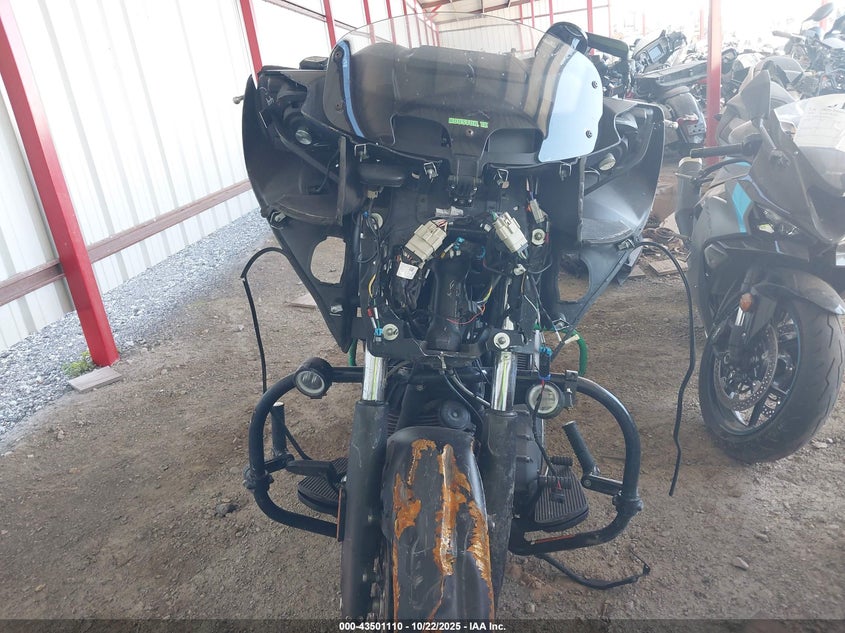 VIN 56KTCDAA0J3359409 2018 INDIAN MOTORCYCLE CO. CHIEFTAIN DARK HORSE
