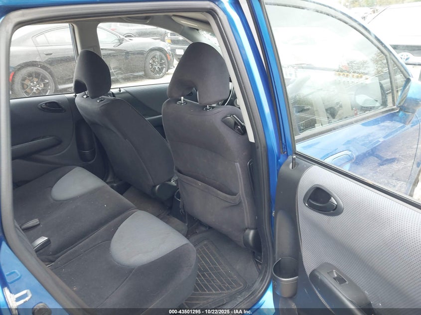 JHMGD38638S071012 2008 HONDA FIT photo no. 8