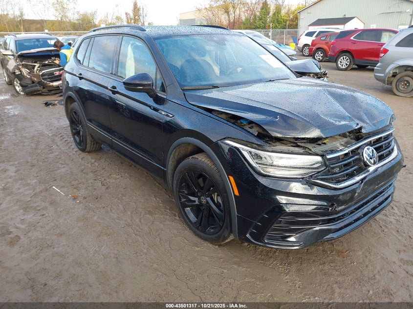 VOLKSWAGEN TIGUAN 2.0T SE R-LINE BLACK