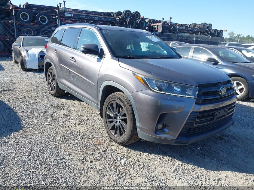 TOYOTA HIGHLANDER SE