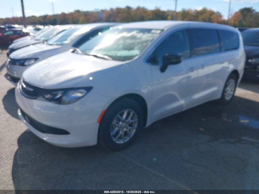 2C4RC1CG1TR185134 2026 CHRYSLER VOYAGER photo no. 2