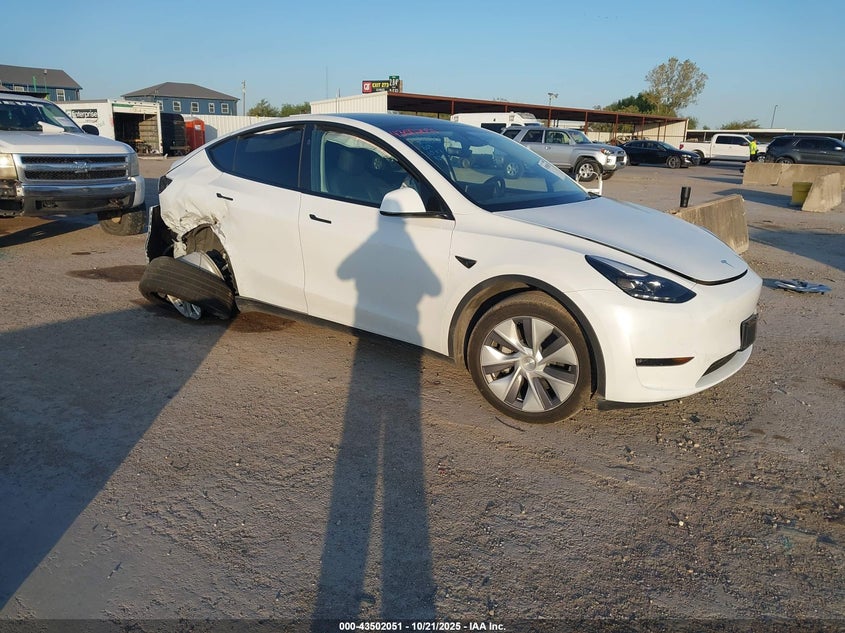 2024 TESLA MODEL Y LONG RANGE DUAL MOTOR ALL-WHEEL DRIVE - 7SAYGDEE9RA289890