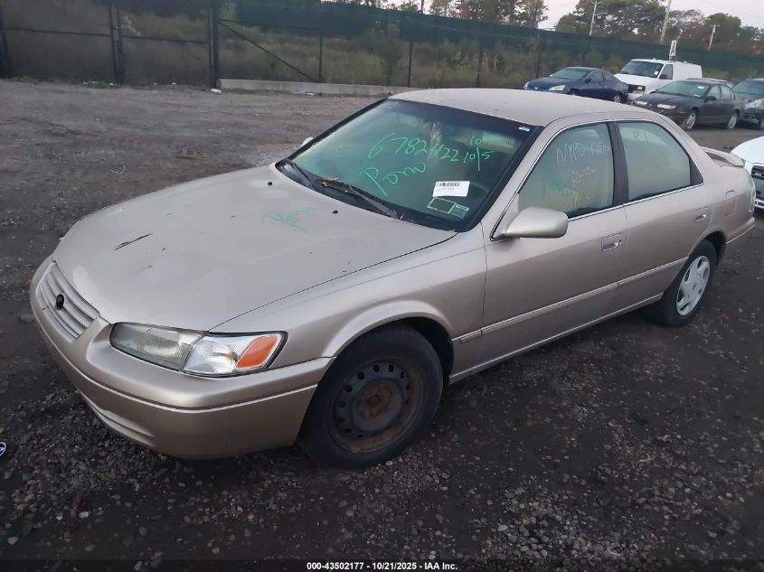 4T1BF22K7WU073381 1998 TOYOTA CAMRY photo no. 2