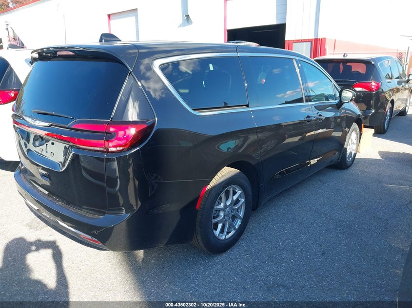 2C4RC1BG5TR173408 2026 CHRYSLER PACIFICA photo no. 4