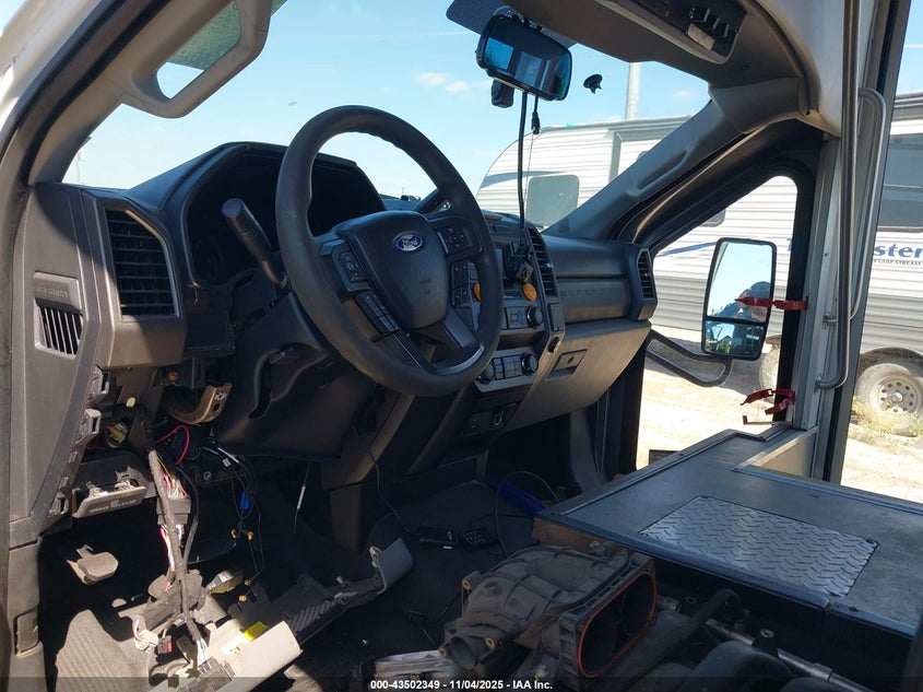 2019 Ford F-550 Chassis Xl VIN: 1FDAF5GY7KEC92596 Lot: 43502349