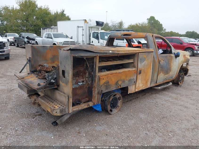 1GC3YLE78MF218641 2021 CHEVROLET SILVERADO photo no. 3