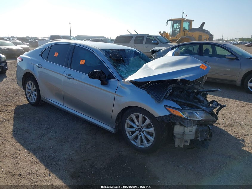 2018 TOYOTA CAMRY LE - 4T1B11HKXJU566318