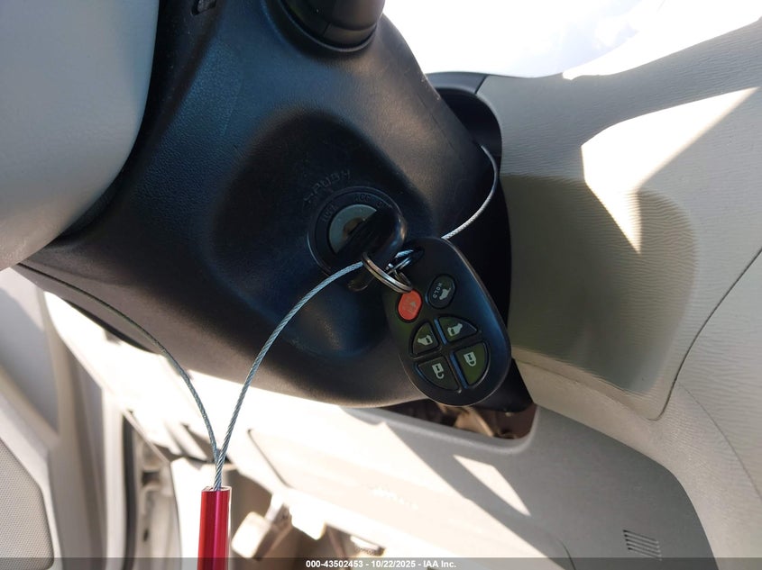 5TDYK3DC1DS380956 2013 TOYOTA SIENNA photo no. 11