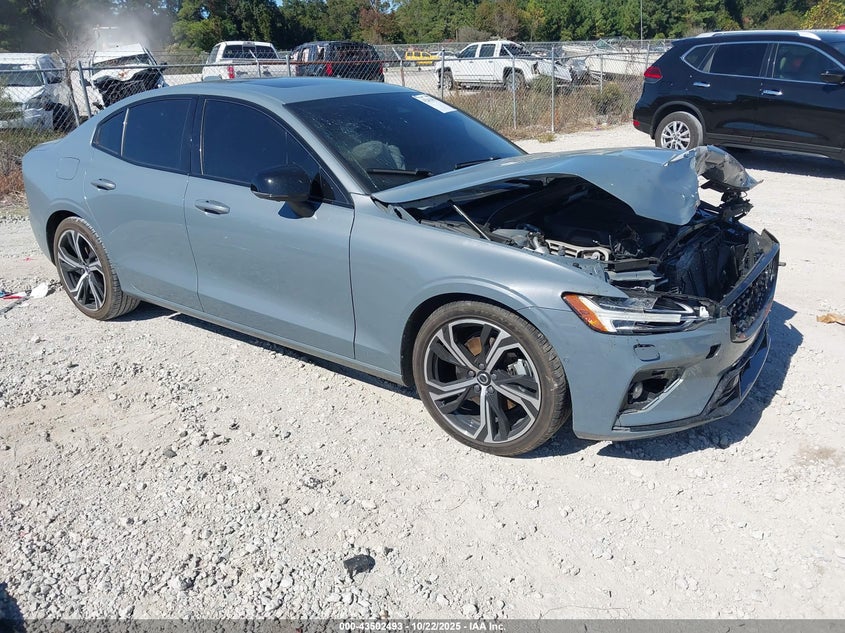 VOLVO S60 B5 PLUS DARK THEME