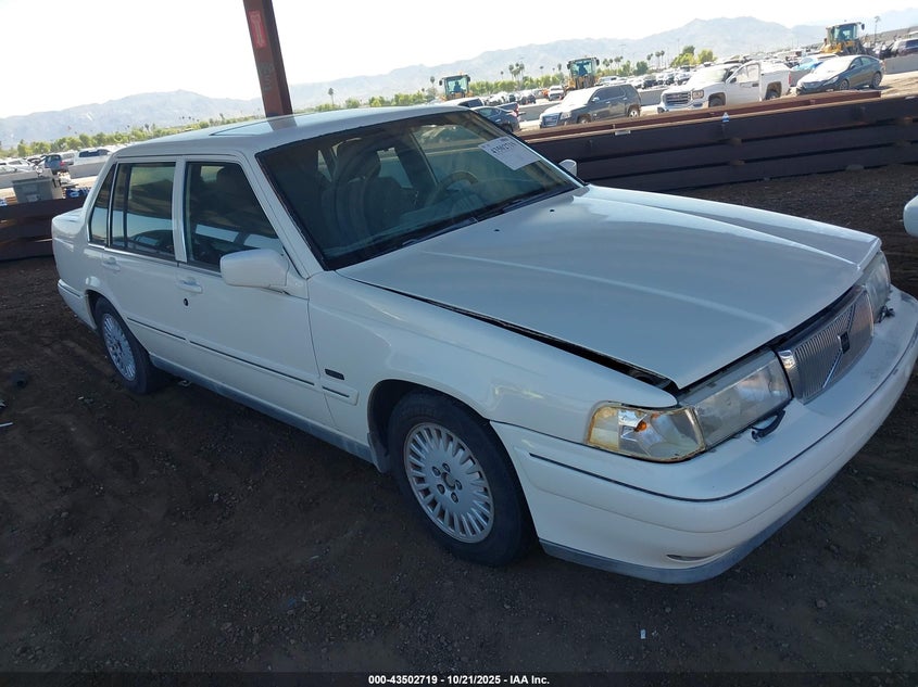 1998 Volvo S90 YV1KS9606W1123796 photo #1