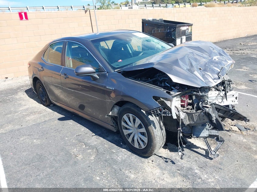 TOYOTA CAMRY HYBRID LE