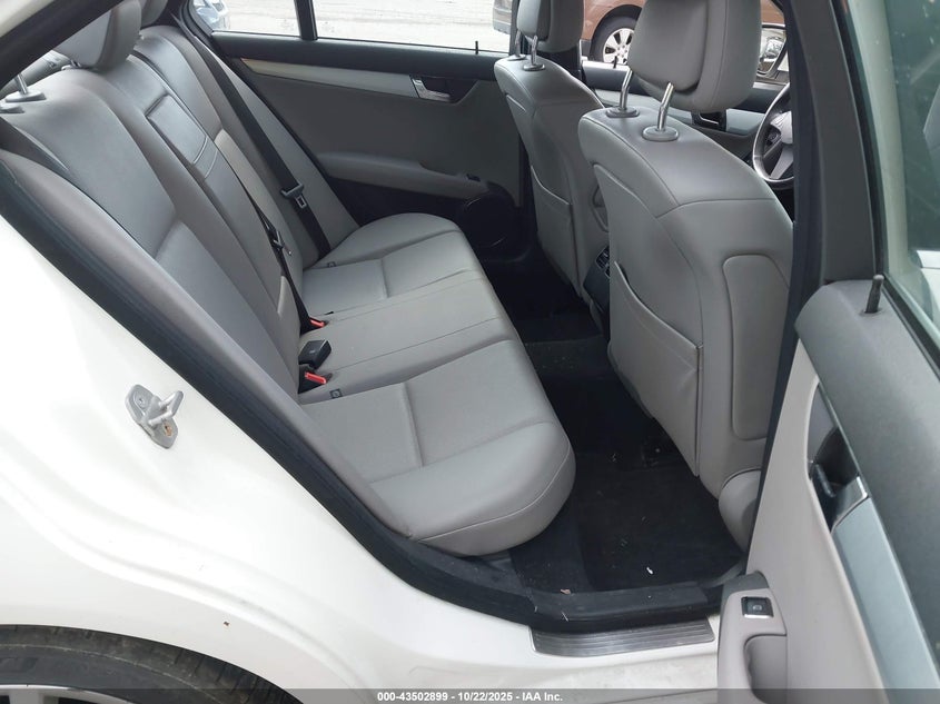 2008 Mercedes-Benz C 300 Luxury 4Matic/Sport 4Matic VIN: WDDGF81X18F194835 Lot: 43502899