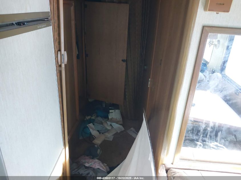 1989 Chevrolet P30 VIN: 1GBKP37W6K3305881 Lot: 43503117