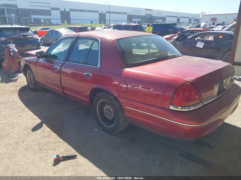 2FAFP74W71X121288 2001 FORD CROWN VICTORIA photo no. 3