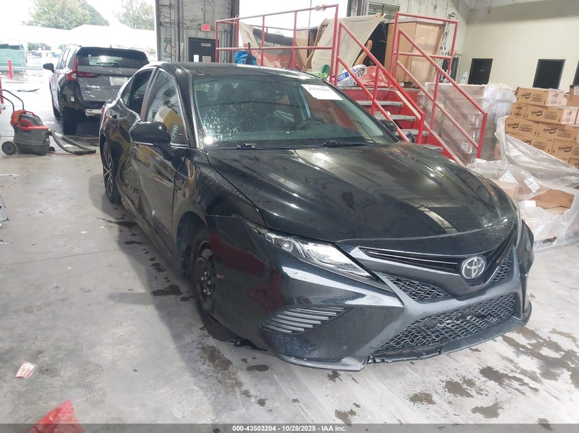 TOYOTA CAMRY SE