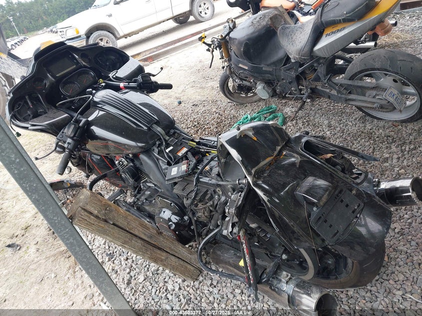 1HD1TCL15JB950909 2018 HARLEY-DAVIDSON ROAD GLIDE photo no. 3