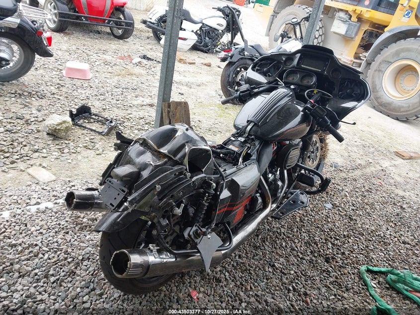 1HD1TCL15JB950909 2018 HARLEY-DAVIDSON ROAD GLIDE photo no. 4