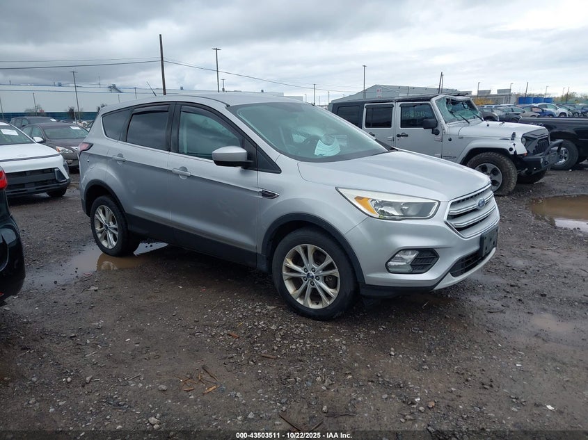 2017 FORD ESCAPE SE - 1FMCU9GD3HUC62738