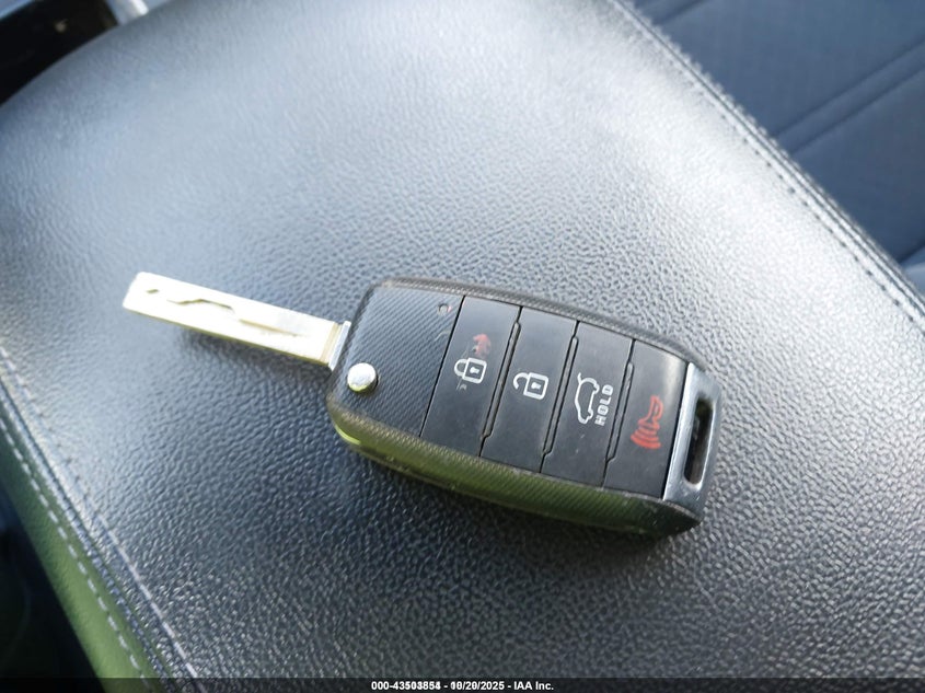 5XYPGDA57HG223430 2017 KIA SORENTO photo no. 11