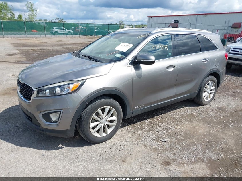 5XYPGDA57HG223430 2017 KIA SORENTO photo no. 2