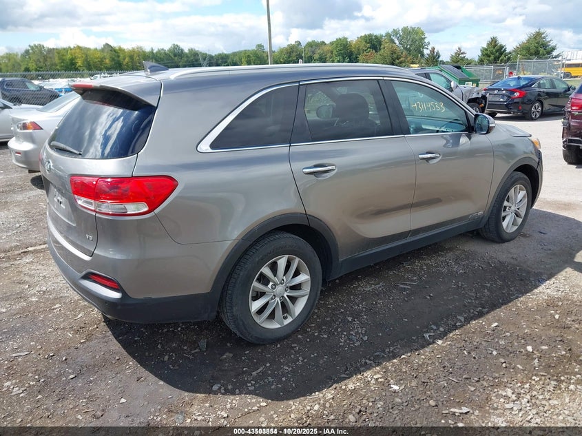 5XYPGDA57HG223430 2017 KIA SORENTO photo no. 4