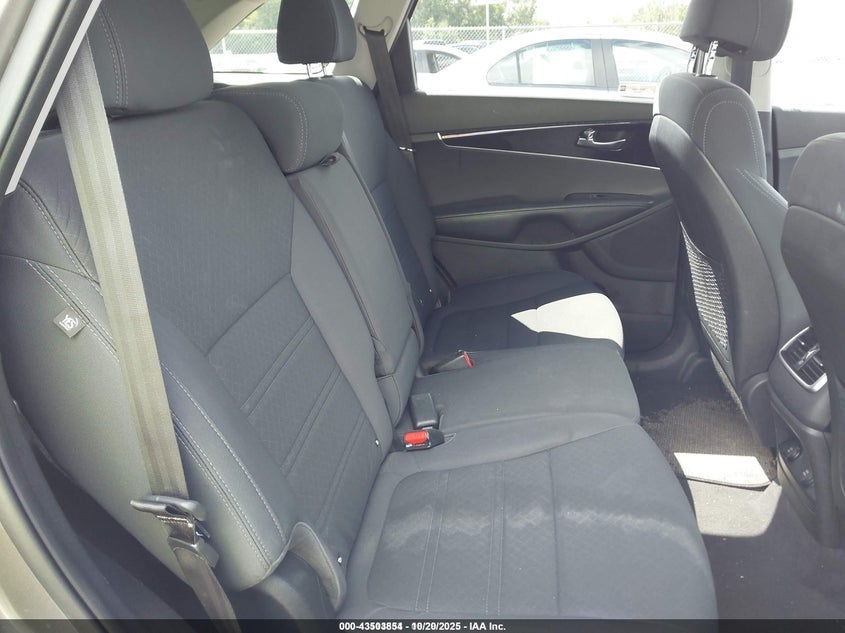 5XYPGDA57HG223430 2017 KIA SORENTO photo no. 8