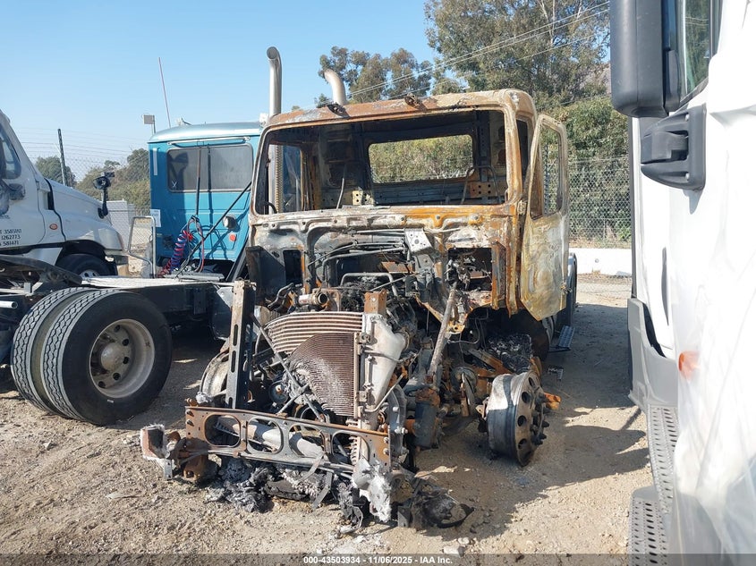 4V4NC9EH2GN964102 2016 VOLVO  photo no. 2
