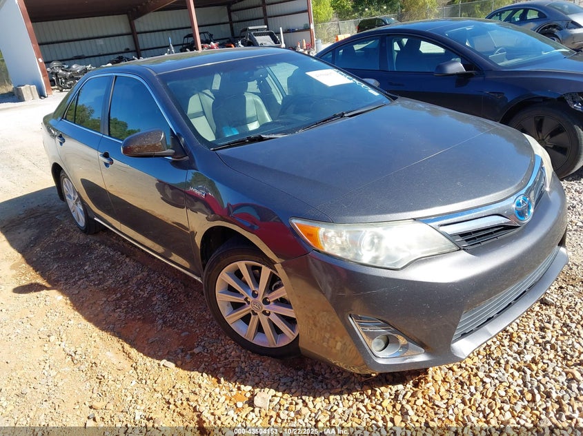 TOYOTA CAMRY HYBRID XLE