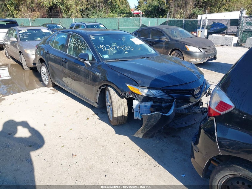 TOYOTA CAMRY HYBRID XLE HYBRID