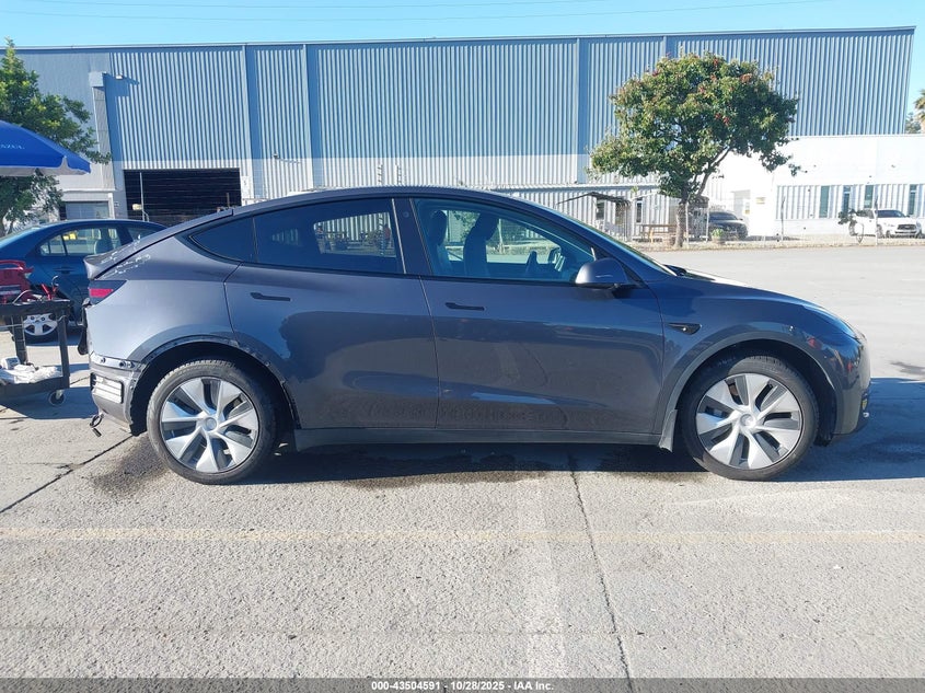 2022 Tesla Model Y Long Range Dual Motor All-Wheel Drive VIN: 7SAYGDEE9NF337966 Lot: 43504591