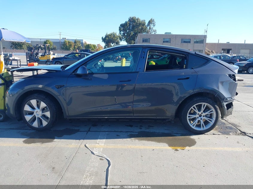 2022 Tesla Model Y Long Range Dual Motor All-Wheel Drive VIN: 7SAYGDEE9NF337966 Lot: 43504591