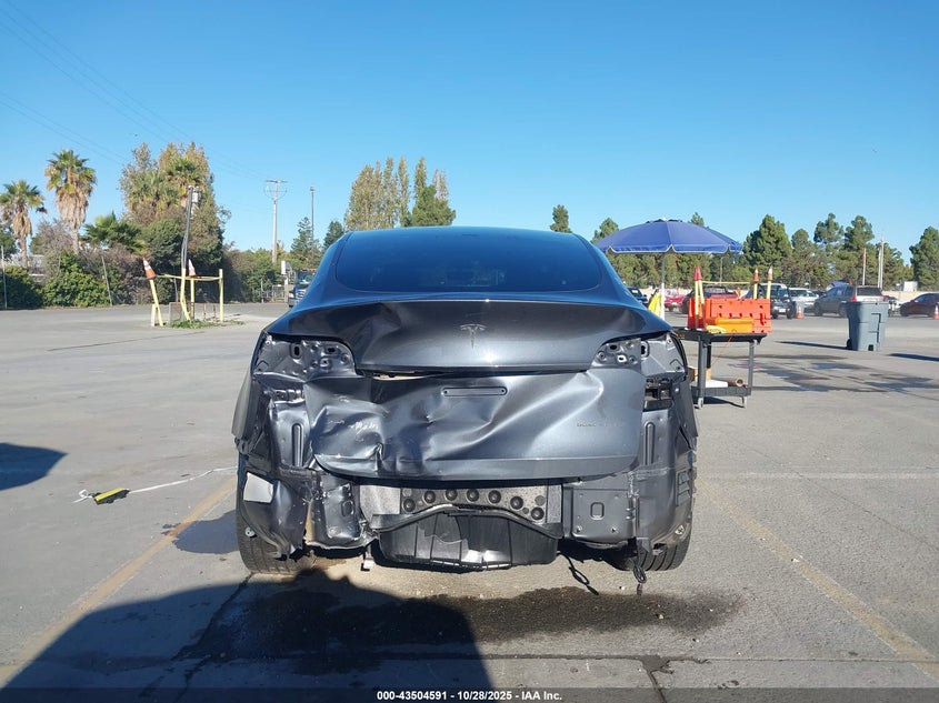 2022 Tesla Model Y Long Range Dual Motor All-Wheel Drive VIN: 7SAYGDEE9NF337966 Lot: 43504591