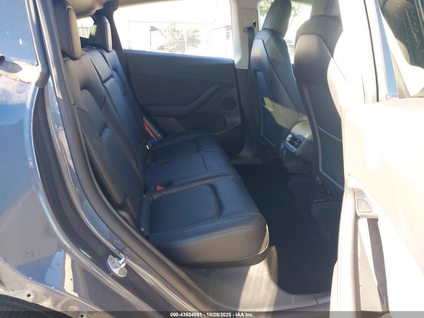 2022 Tesla Model Y Long Range Dual Motor All-Wheel Drive VIN: 7SAYGDEE9NF337966 Lot: 43504591