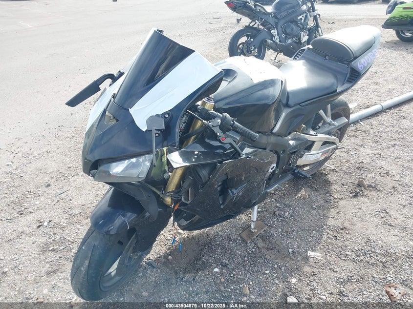 JH2PC37096M307138 2006 HONDA CBR photo no. 2