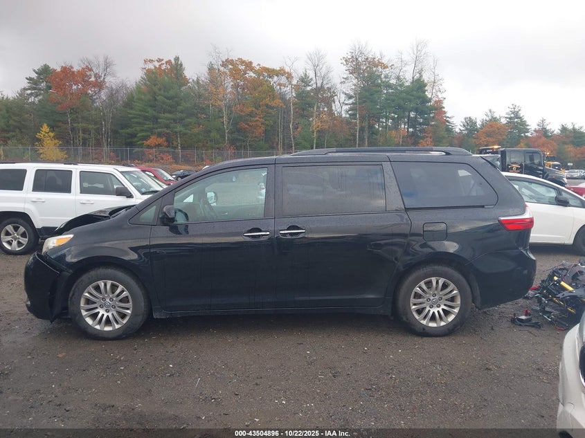 2017 TOYOTA SIENNA XLE 8 PASSENGER 5TDYZ3DC5HS862427