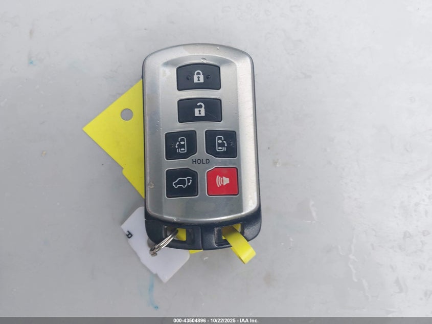 2017 TOYOTA SIENNA XLE 8 PASSENGER 5TDYZ3DC5HS862427