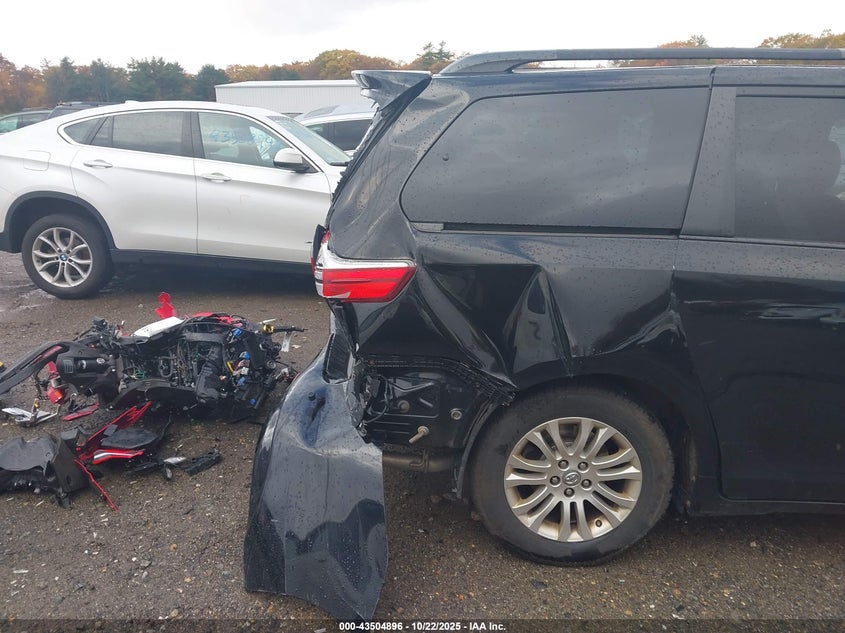 2017 TOYOTA SIENNA XLE 8 PASSENGER 5TDYZ3DC5HS862427
