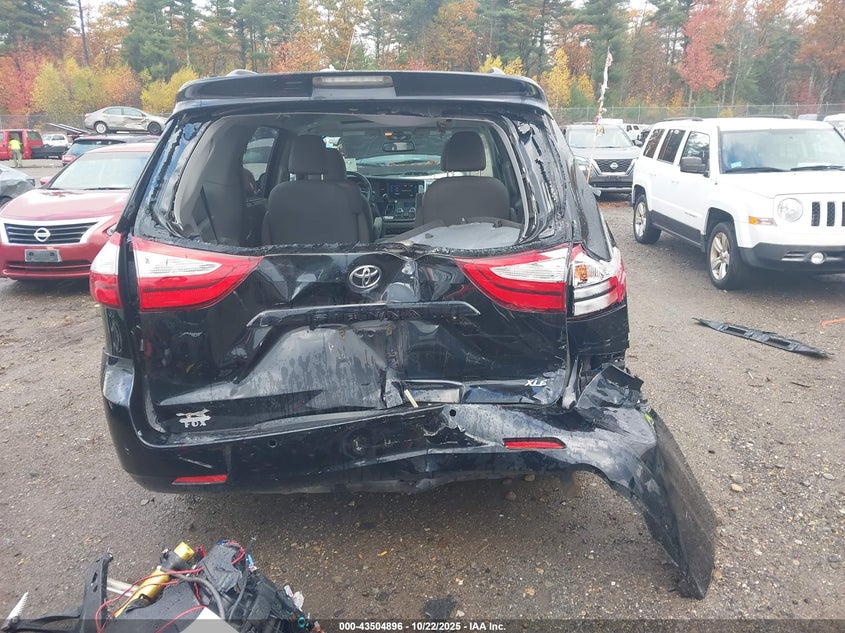 2017 TOYOTA SIENNA XLE 8 PASSENGER 5TDYZ3DC5HS862427