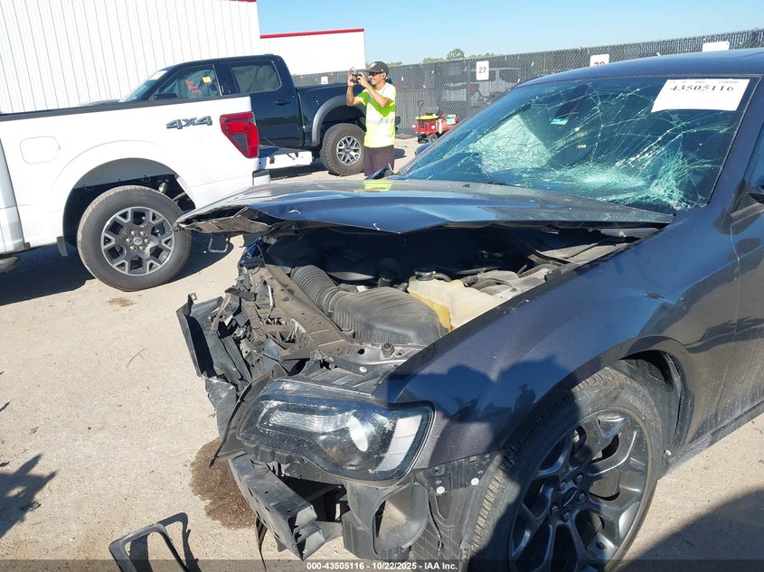 2018 Chrysler 300 300S VIN: 2C3CCABG0JH240557 Lot: 43505116