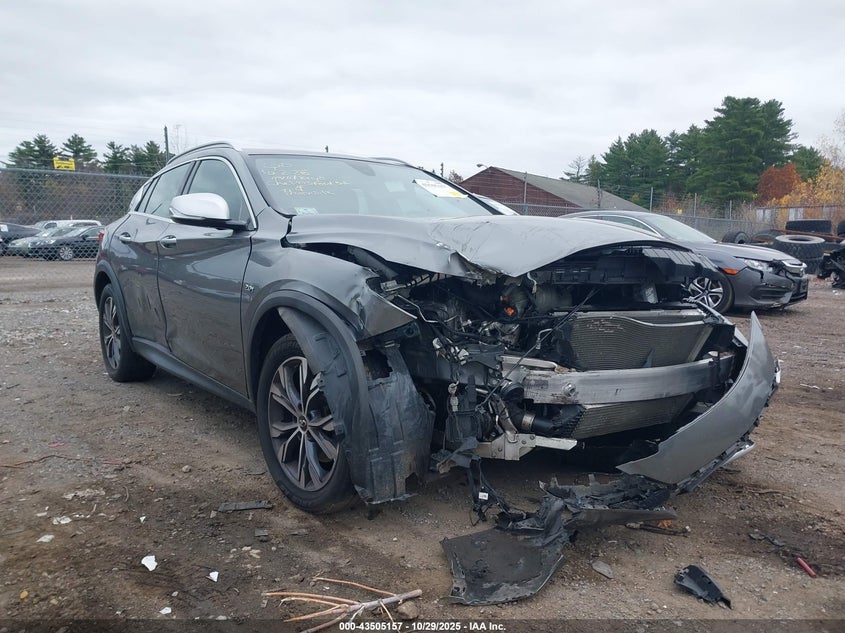 INFINITI QX30 PREMIUM