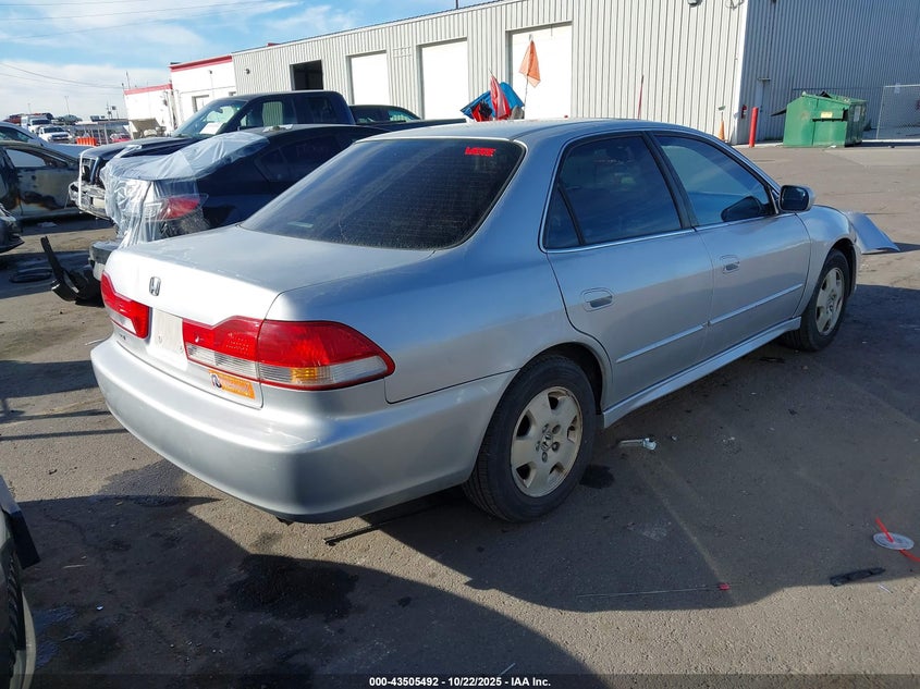 1HGCG16552A042552 2002 HONDA ACCORD photo no. 4