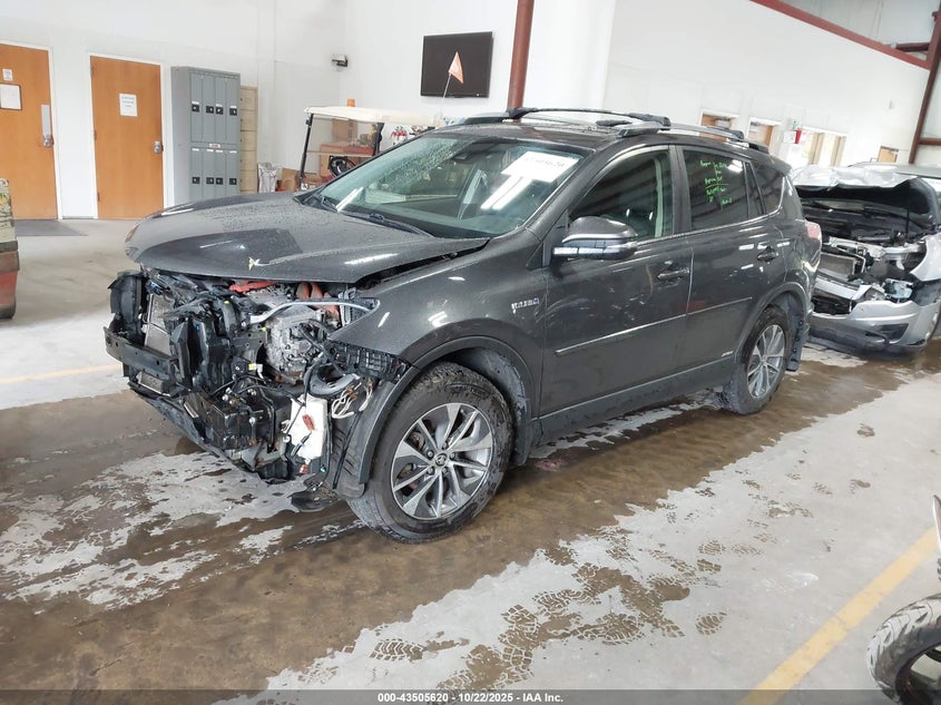 JTMRJREV0JD211335 2018 TOYOTA RAV 4 photo no. 2