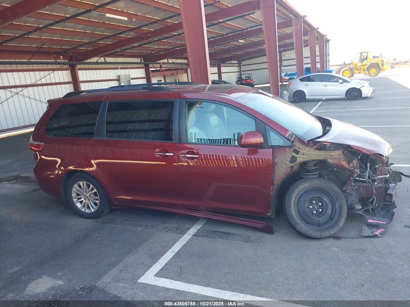 2017 TOYOTA SIENNA XLE 8 PASSENGER 5TDYZ3DC5HS818105
