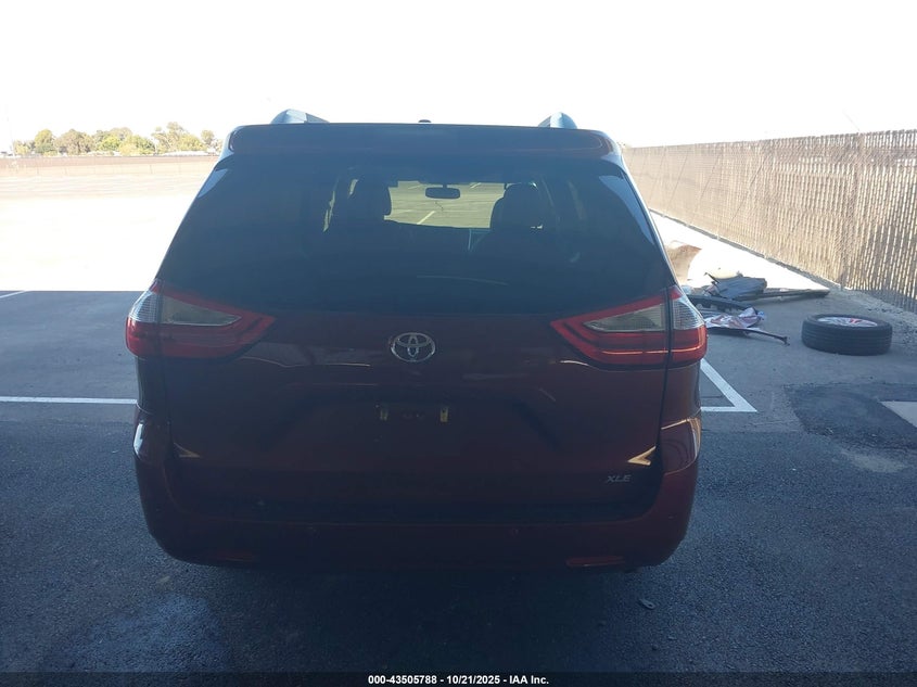 2017 TOYOTA SIENNA XLE 8 PASSENGER 5TDYZ3DC5HS818105