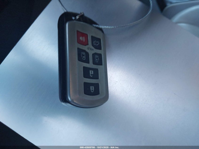 2017 TOYOTA SIENNA XLE 8 PASSENGER 5TDYZ3DC5HS818105