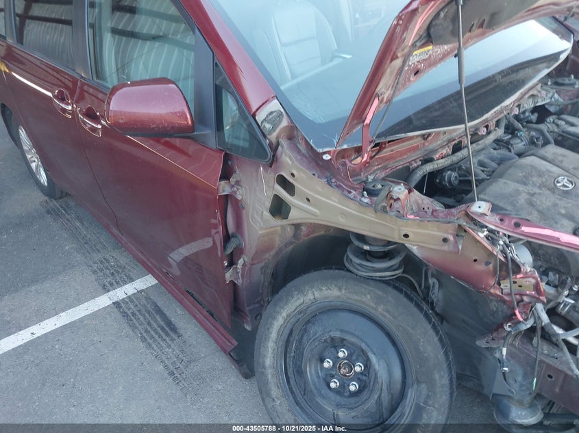 2017 TOYOTA SIENNA XLE 8 PASSENGER 5TDYZ3DC5HS818105