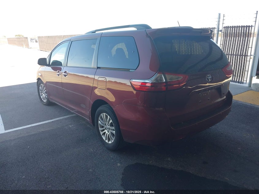 2017 TOYOTA SIENNA XLE 8 PASSENGER 5TDYZ3DC5HS818105
